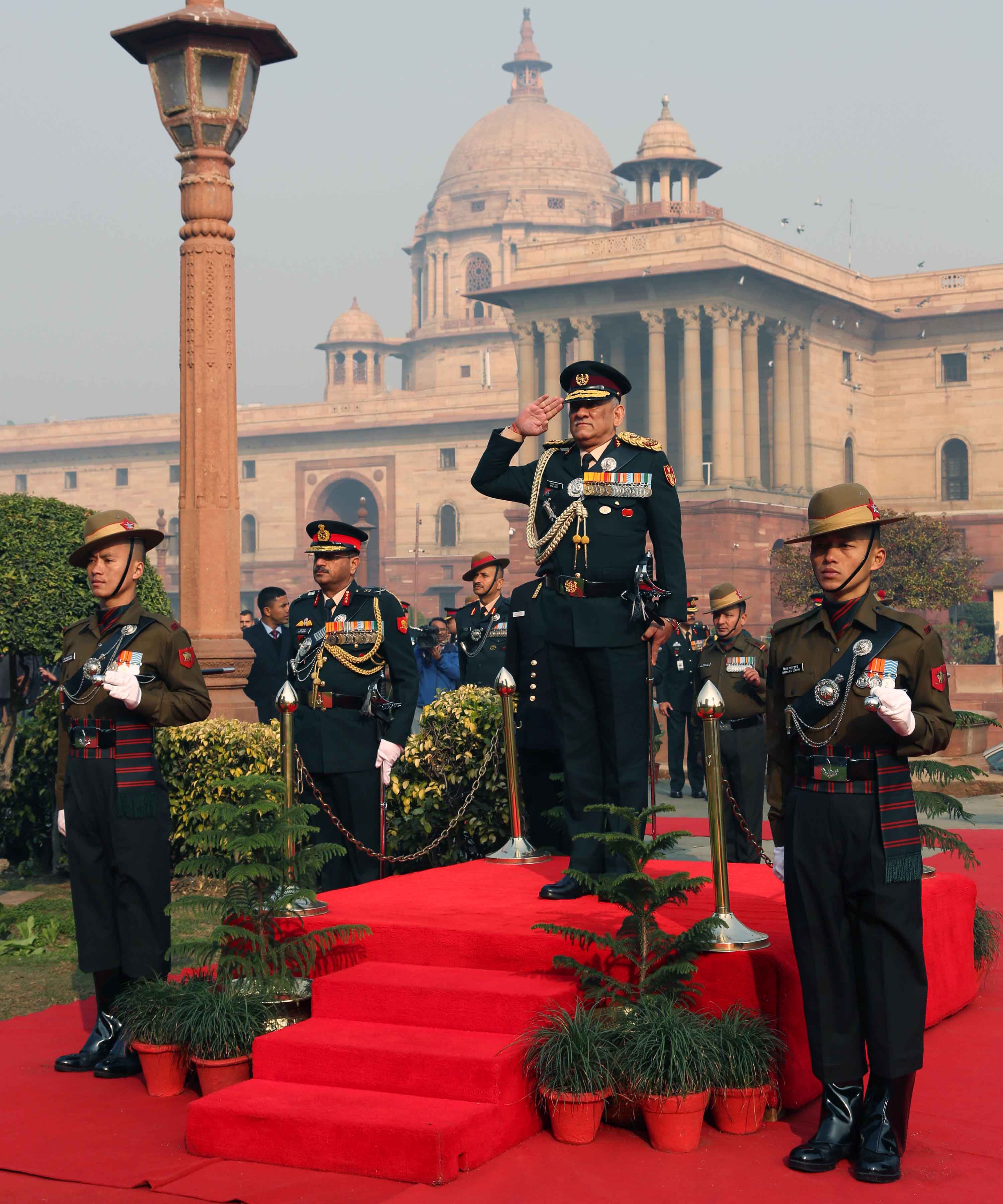 Gen Rawat assumes charge of CDS